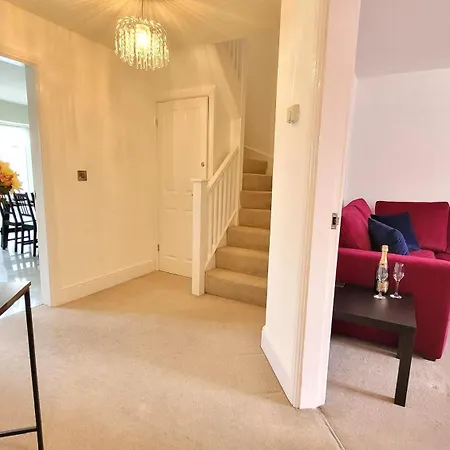 בית נופש Alba House, *