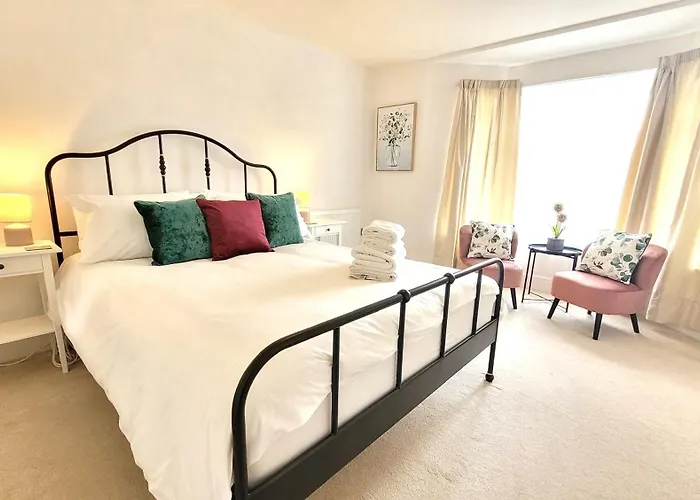 בית נופש Alba House, *